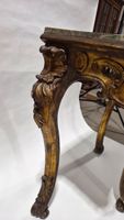 Console en bois doré et sculpté de coquilles, volutes et feu… (photo 4)