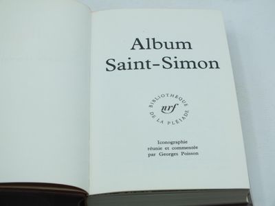un livre ouvert sur lequel figure l'image d'un saint – le logo Simon