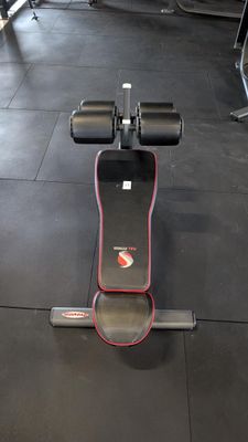 a machine that is sitting on the floor in the gym
