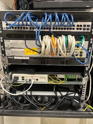 Baie informatique avec switchs DGS-1026HP + 1 QNAP