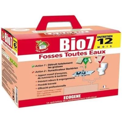 un carton contenant divers articles, notamment des toilettes, du papier toilette et une brosse de toilettes