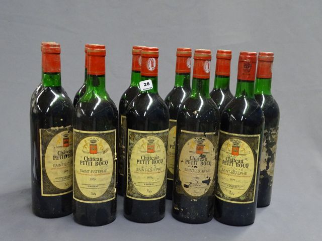 CHATEAU PETIT BOCQ : 11 bouteilles SAINT ESTEPHE, année 1979,