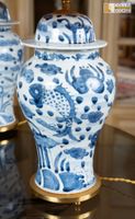 CHINE Paire de vases couverts transformés en lampe, décor de… (photo 2)