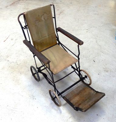 Fauteuil britannique pour blessés et convalescents "Allwin".