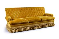 Canapé confortable en velours jaune. (photo 2)