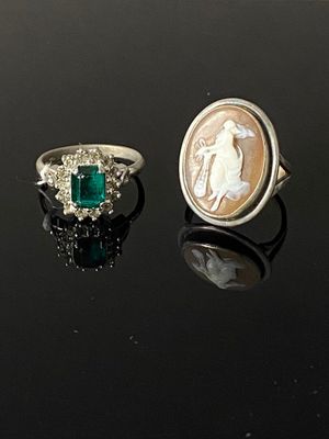Bague en argent (800) ornée d'un camée coquillage à motif de…