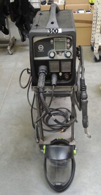 a machine that is sitting on the floor in a room