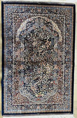 Tapis Iran dessins fleurales fond bleu marine 120 x 0/80