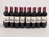 six bouteilles de vin rouge alignées