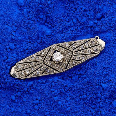 Petite broche plaque en or gris 18k (750e) et platine (850e)…