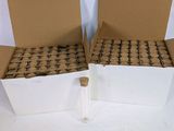 deux cartons ouverts, dont l'un est vide et l'autre est vide