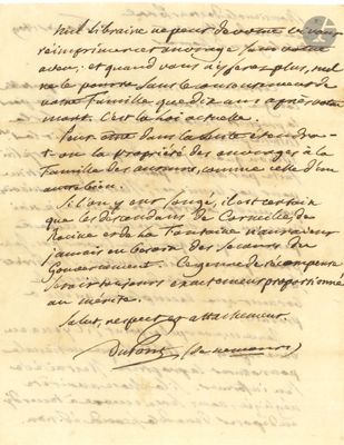 lettre manuscrite écrite à l'encre noire sur une feuille de papier