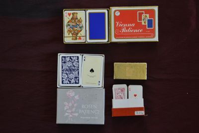 Lot de trois coffrets PIATNIK contenant deux jeux dont : KAI…