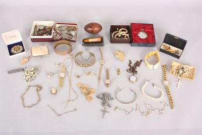 many different types of jewelry on the table