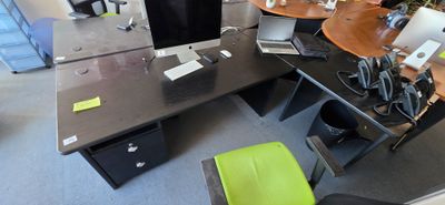 1 ENSEMBLE DE 2 BUREAUX D'ANGLES BOIS NOIR DIMENSION 160 x 8…