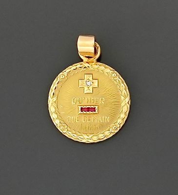 Alphonse Augis Iconique médaille - pendentif en or jaune 18K…