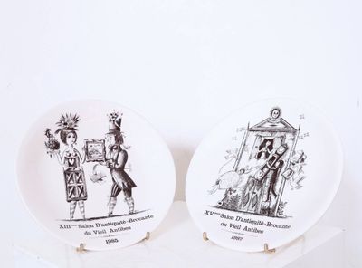 Raymond PEYNET (1908-1999). Deux assiettes en porcelaine éma…