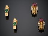 trois paires de boucles d'oreilles en or et émeraude et une paire de boucles d'oreilles