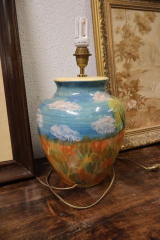 HUBERT OLIVIER - Grande lampe décorative en faïence à décor polyc...