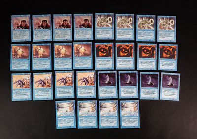 beaucoup de cartes sur la table