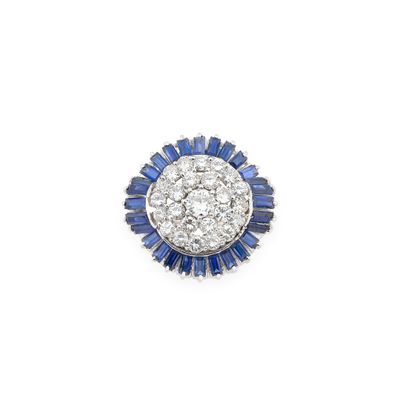 une bague sertie de diamants et de saphirs