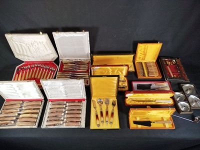 many different types of knives and knives in a box