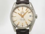 une image d'une montre en gros plan sur fond blanc