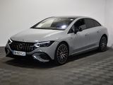Mercedes CLA Shooting Star dans un showroom au sol à damier
