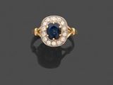 une bague à grappes de saphirs et de diamants