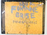 a sign on the wall of a building that says fort anne bridge