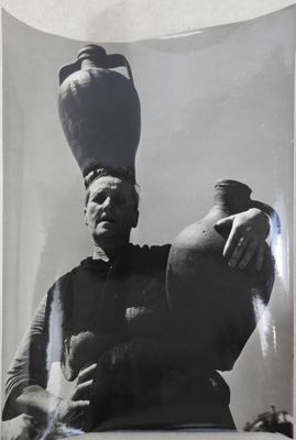 Gérald BLONCOURT (1926-2018) Femme à la cruche