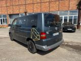 a van that is parked in front of a building