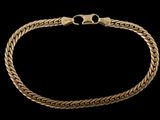 un bracelet en or sur fond noir