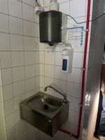 1 lave-main en inox