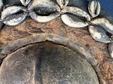 a picture of a helmet with shells on it