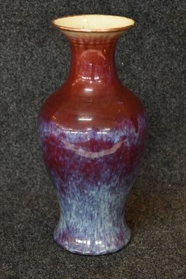 Chine Vase balustre en porcelaine partiellement sang de bœuf…