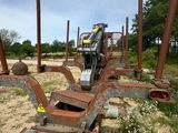 une machine rouillée qui traîne dans la boue
