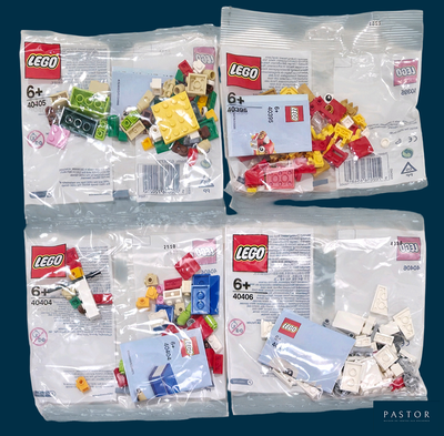 quatre sacs de Lego empilés les uns sur les autres