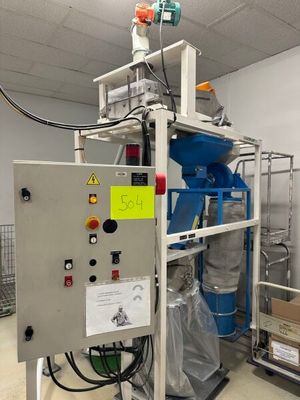 une machine qui se trouve à l'intérieur d'un bâtiment