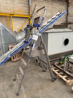 une image d'une machine qui se trouve dans un bâtiment