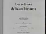 the cover of the book les orfevres de basse bretage