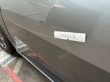 a sticker on the side of a car that says vauto