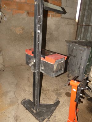 une machine qui se trouve dans un garage
