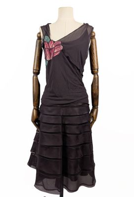 une image d'une robe de mannequin sur un mannequin