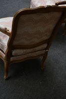 Paire de futeuils en bois mouluré et sculpté, garniture de t… (photo 4)