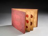 un livre rouge orné d'un cachet de cire, posé sur une table