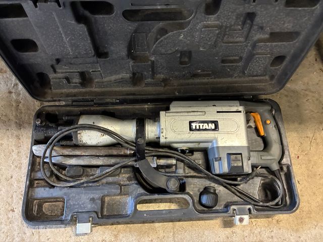 Marteau- démolisseur électrique TITAN TTB280DRH en coffret