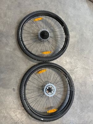 M14: "deux roues complètes WTB SX19 29"" avec plateau shiman…