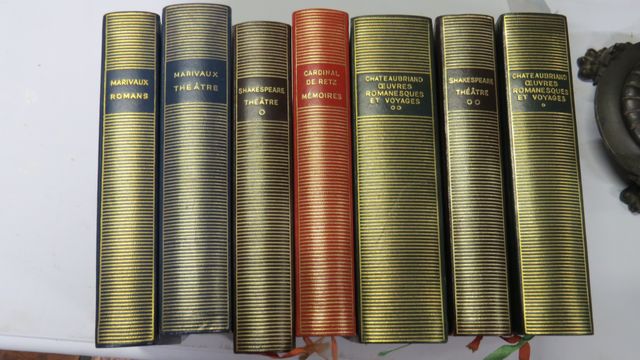Pléiade / 2 volumes de MARIVAUX, 2 volumes de SHAKESPEARE, 2 volu...