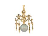 une photo d'un pendentif en or orné d'une perle et de diamants